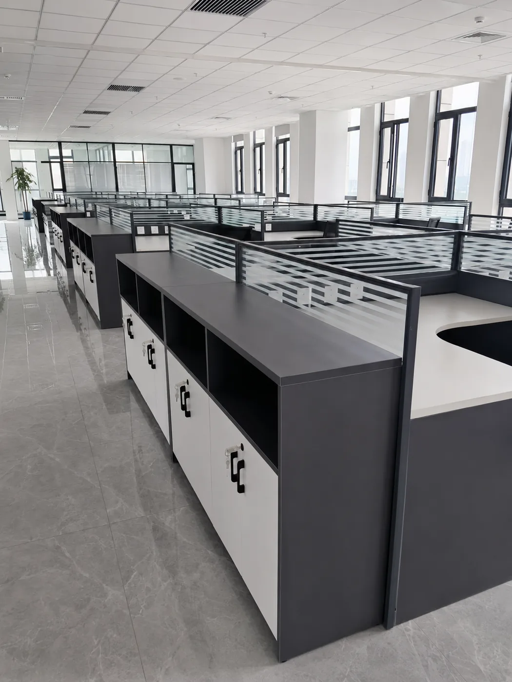 Black-white panel workstations